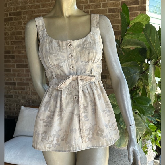 BCBGirls Tops - BCBGirls-Tapestry Peplum cinched waist Top-Xs UNIQUE!